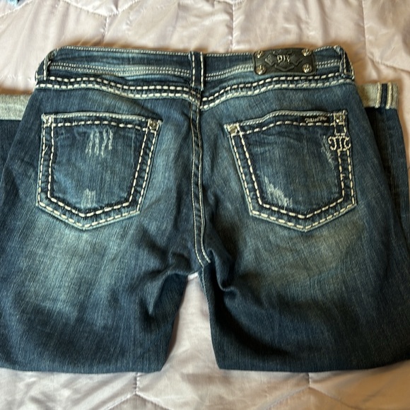 Miss Me Capris - Picture 4 of 4